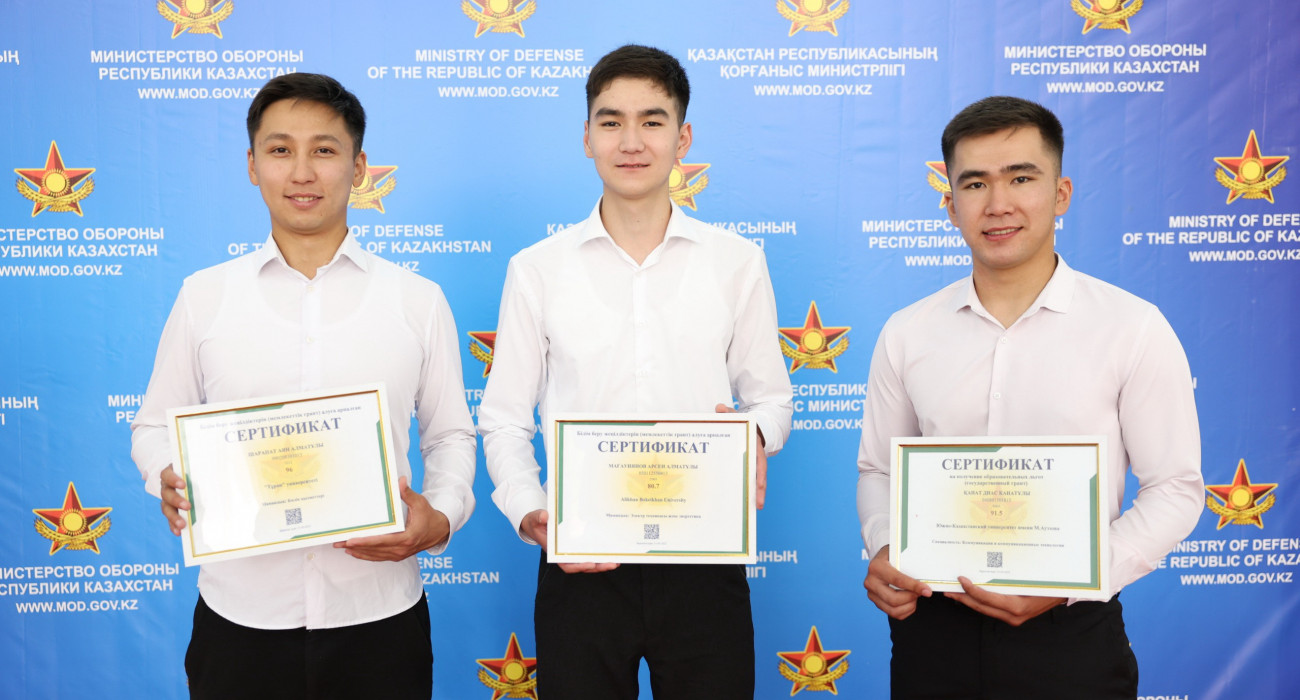 Лесби порно видео онлайн Ресейде Роккомен порно