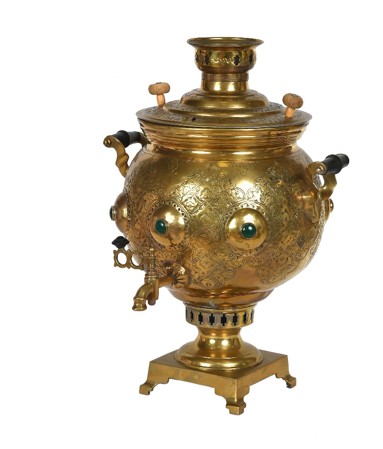 Тұлғалар шай ішкен самаурын