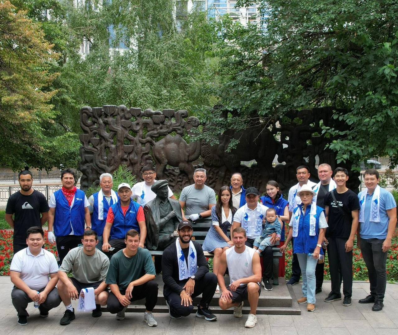 Азат Перуашев: «Ақ жол» демпартиясы еліміздің барлық өңірлерінде өткен сенбілікке қатысты