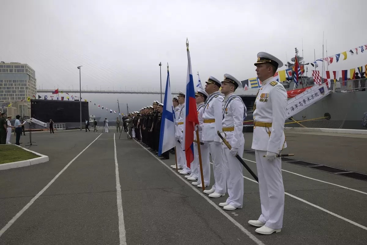 Ресей мен Қытай бірлескен әскери теңіз жаттығуын бастады