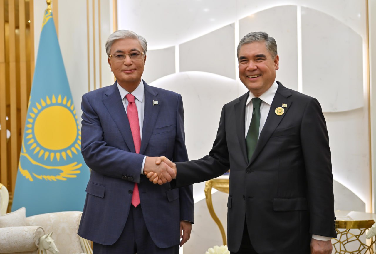 Әуежайда Қасым-Жомарт Тоқаев пен Гурбангулы Бердімұхамедов аз-кем әңгімелесті