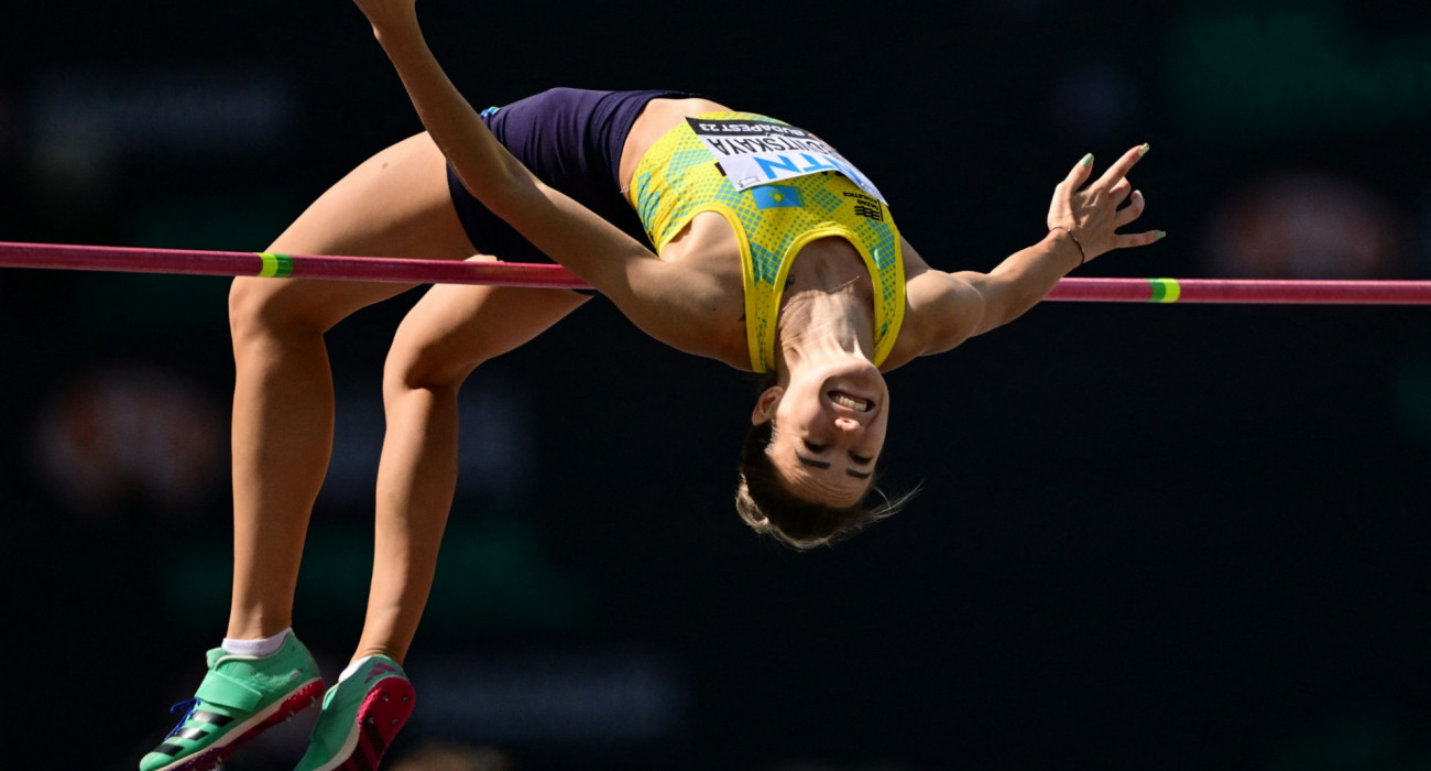 Әдемі анамен құмарлықты нәзік секс 2