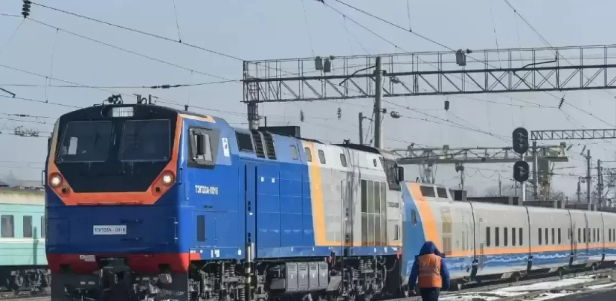 Қызылсай-Шымкент өткелінде автокөлік пен тепловоз соқтығысты