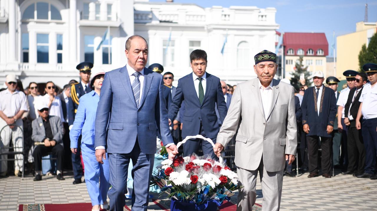 Орал жұрты хакімнің өлеңдерін оқыды