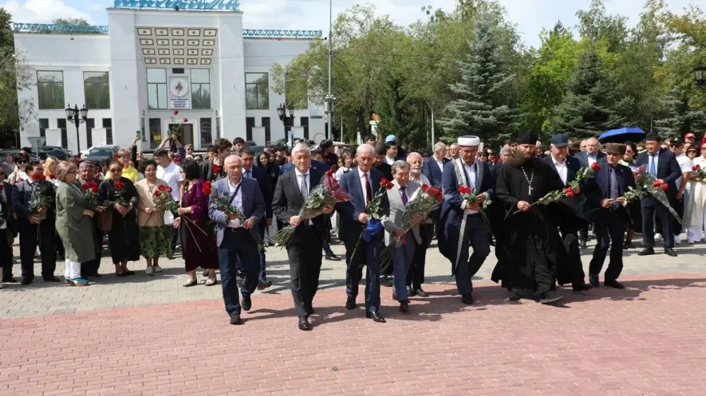 Қарағандыда Абайдың 180 жылдығына орай 300-ге жуық іс-шара өтті