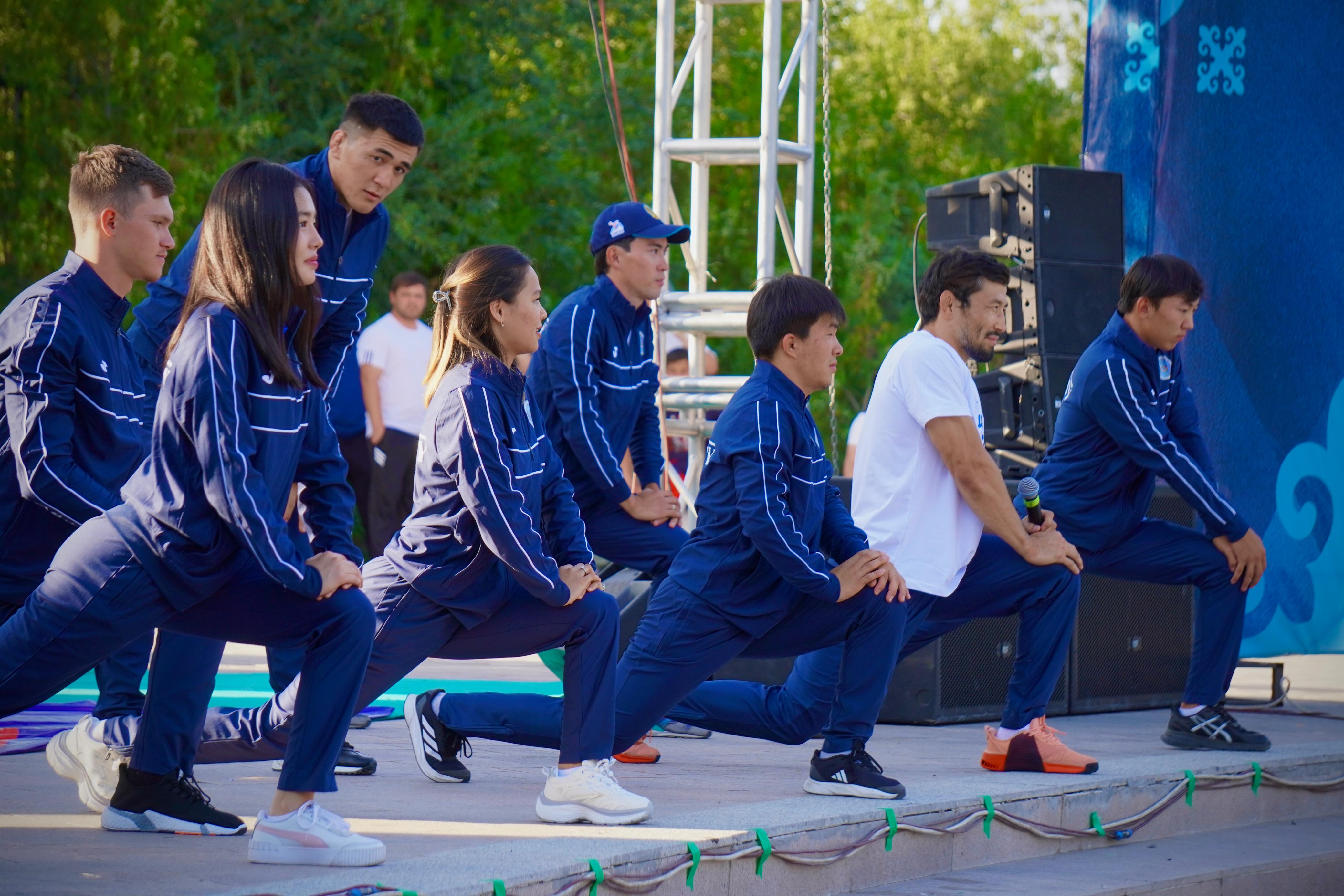 Қонаевта чемпиондар мен жастар бір алаңда жаттықты