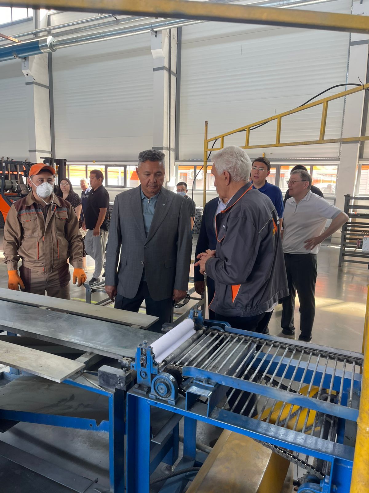 Мәжіліс депутаты Талдықорғандағы аккумулятор зауытында болды