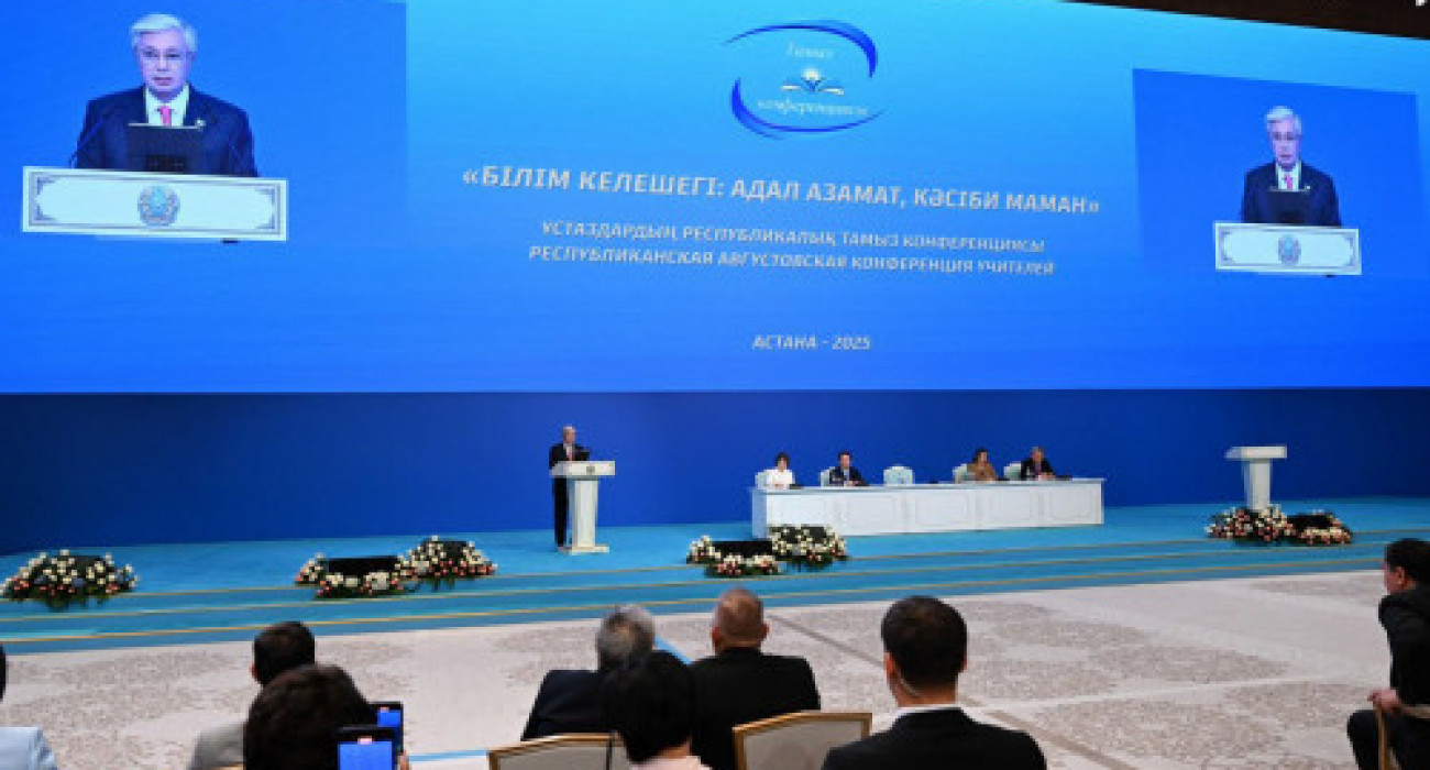 Дәмді, етті, толық әйел жамбастары, үйде жасалған, жеке, әуесқой эротикалық фотосуреттер