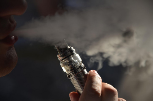 Астанада жасырын бес қоймадан 490 мыңнан астам вейп тәркіленді