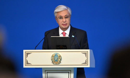 «Адал азамат» мектеп қабырғасында қалыптасады - Тоқаев