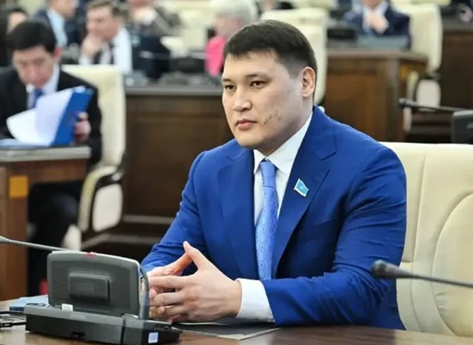 Ернар Жиембай Руслан Берденовтен кешірім сұрады