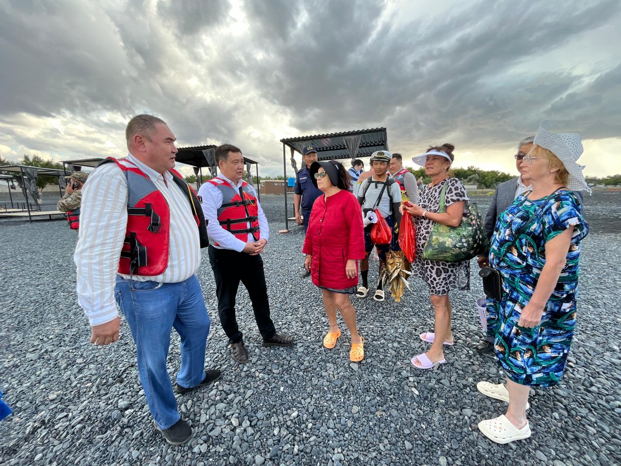 Депутат Алакөл жағалауындағы жағдаймен танысты