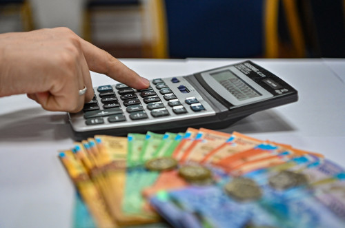 Оқушыларды мектепке дайындау үшін ата-аналарға 20 миллиард теңге аударылған