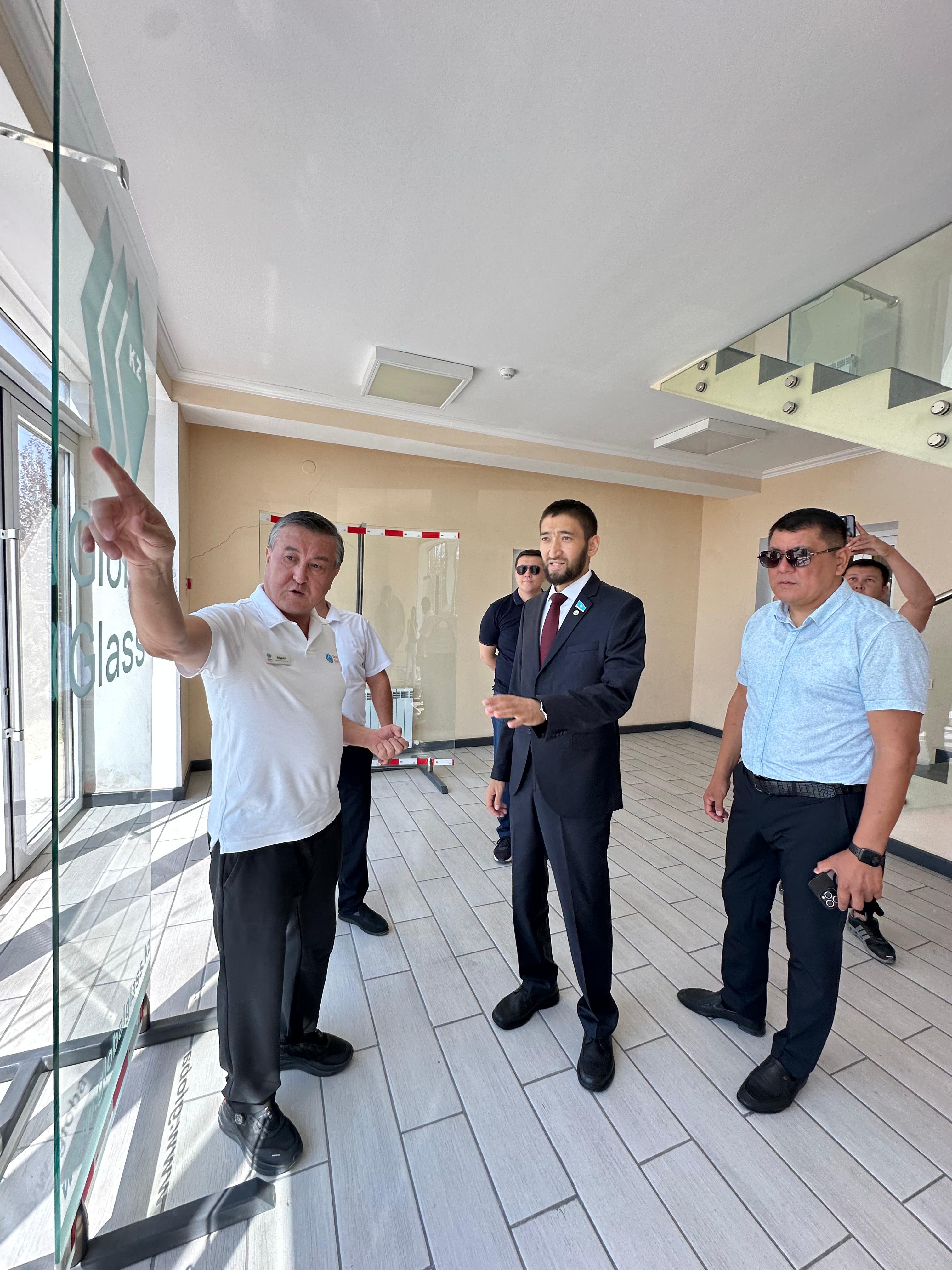 Мәжіліс депутаты «Авангард» зауытының жұмысымен танысты