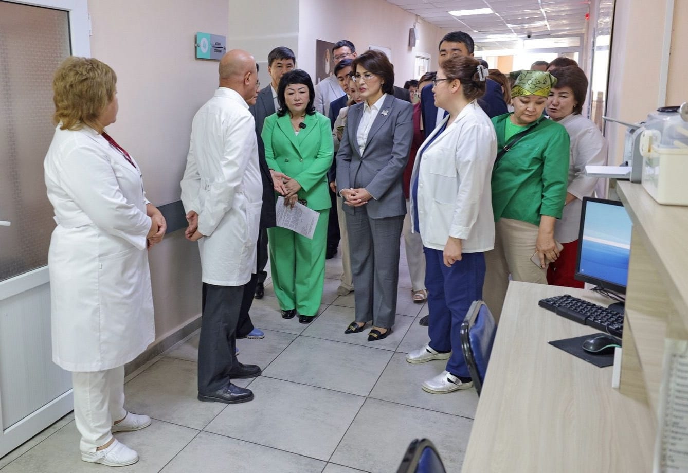Министр Ұлытау облысының денсаулық сақтау саласымен танысты