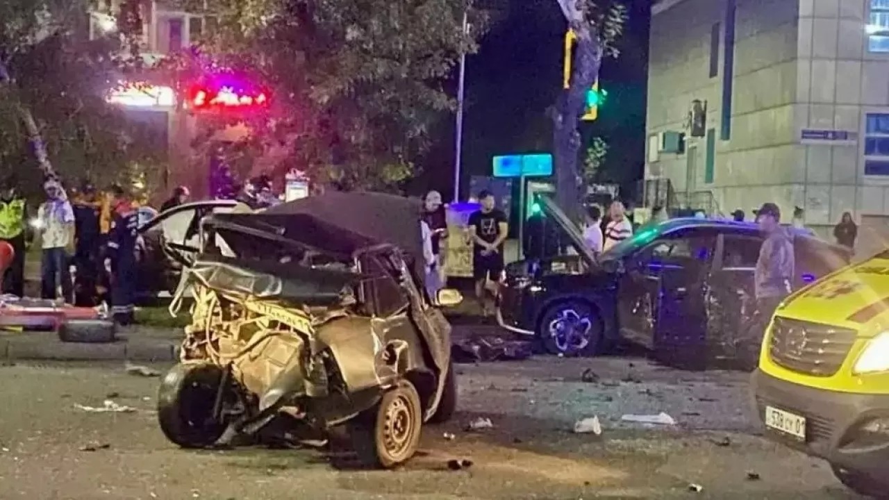 Астанада ұрланған көлікпен жүрген жігіт апатқа себепкер болды