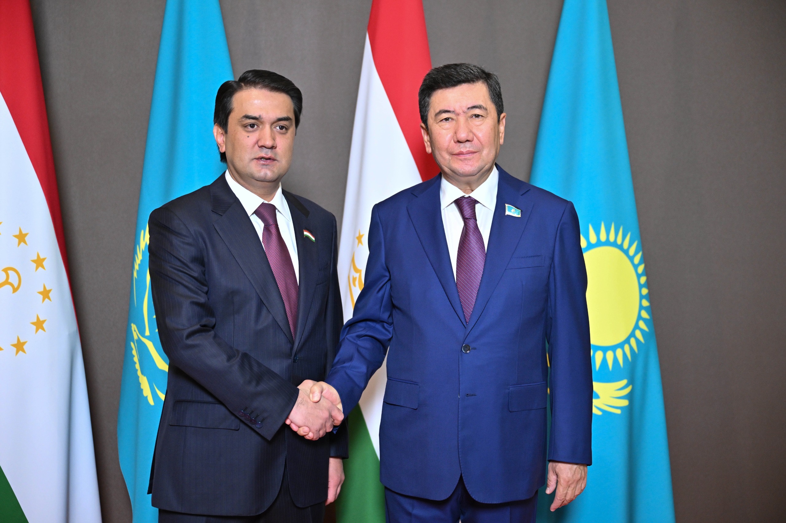 Мәжіліс спикері Тәжікстан Маджлиси Оли Маджлиси милли төрағасымен кездесті