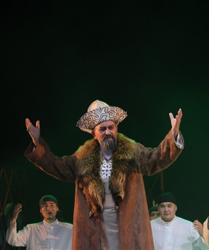 Ұлт өнеріндегі еңселі тұлға