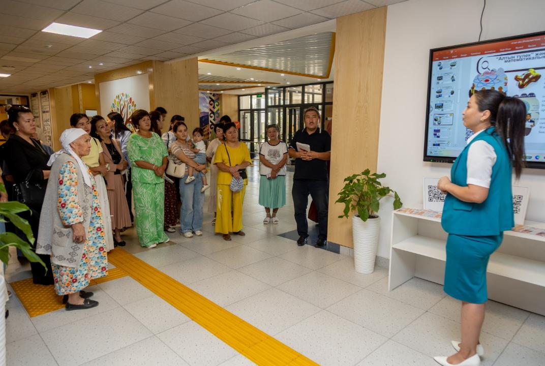 Сарыкемер ауылындағы жаңа мектепте баспасөз туры ұйымдастырылды