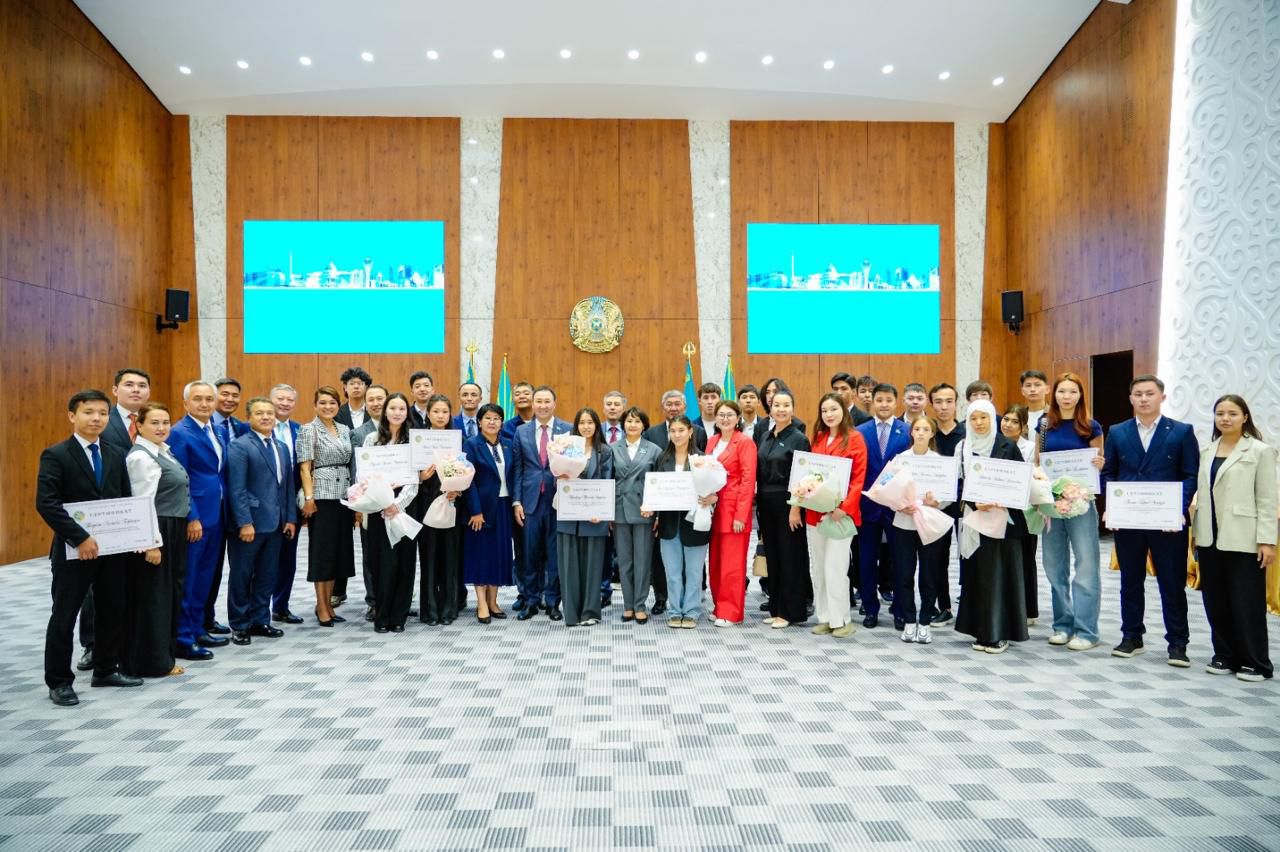 Елордалық жастарға грант табысталды