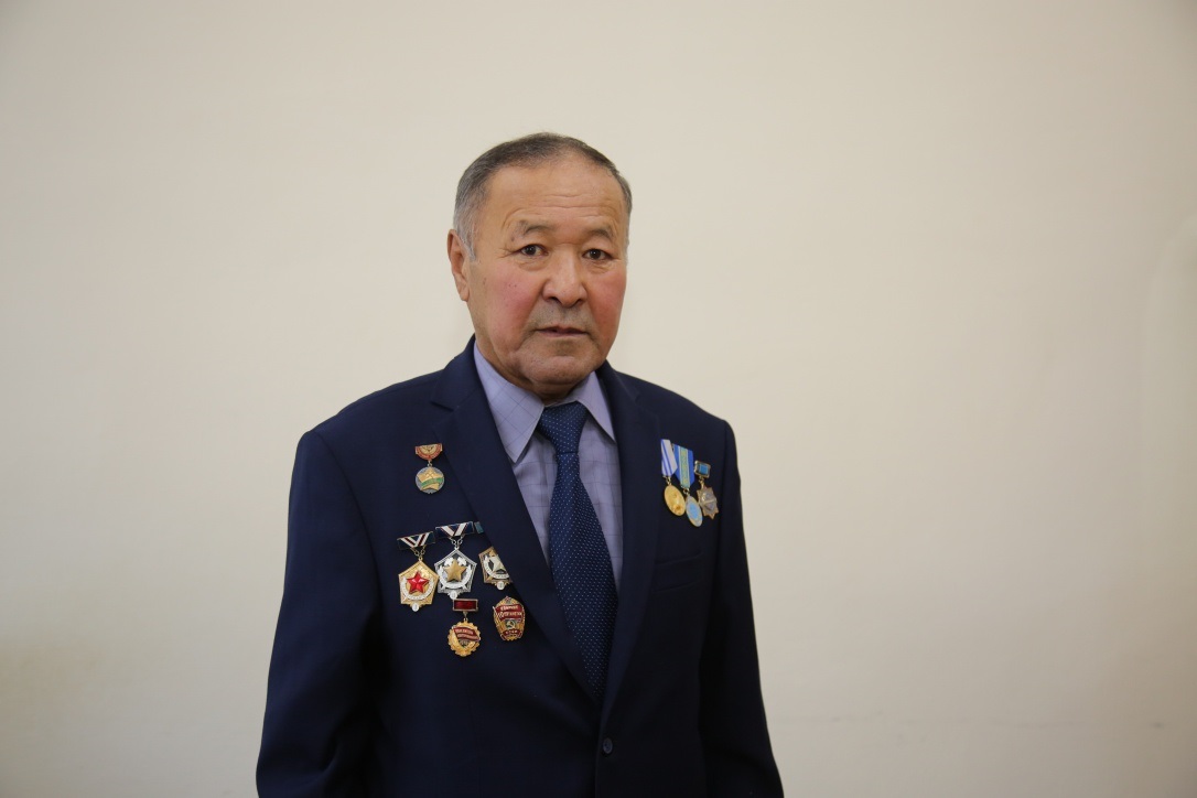 Алғыс арқалаған кенші