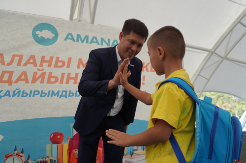 «AMANAT» партиясы мыңдаған балаға мектепке дайындалуға көмектесті