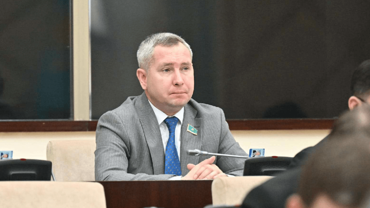 Сенатор Геннадий Шиповских: Әлеуметтік желідегі алаяқтыққа заң аясында нақты шара қажет