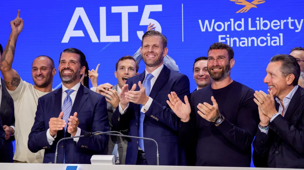 АҚШ президентінің әулеті  бір тәулікте 5 млрд доллар тапты