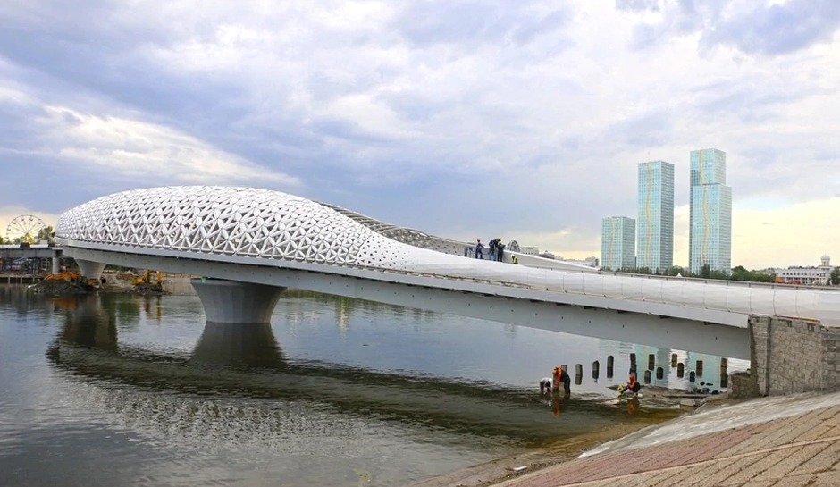 Атырау көпіріне көлікпен шыққан астаналық қамауға алынды