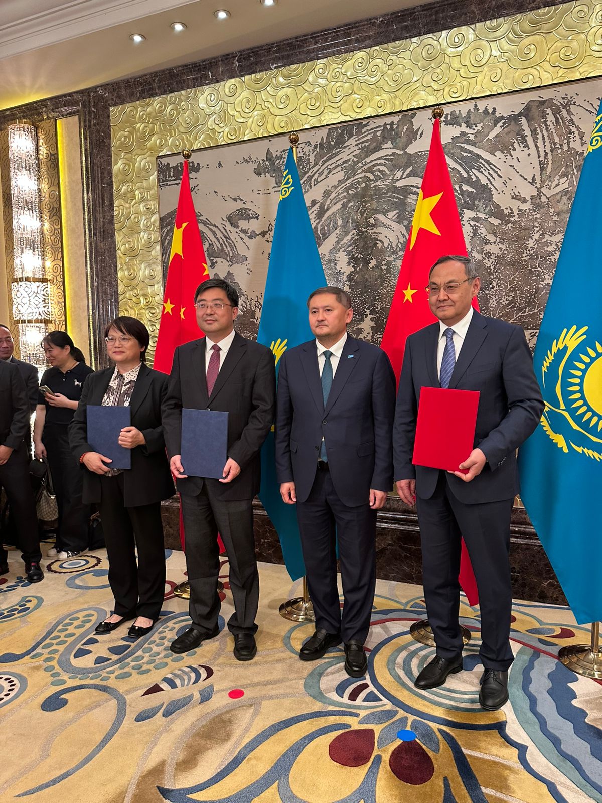 Қазақстан мен Қытай ЖИ саласында 100-ден астам маманды оқытады