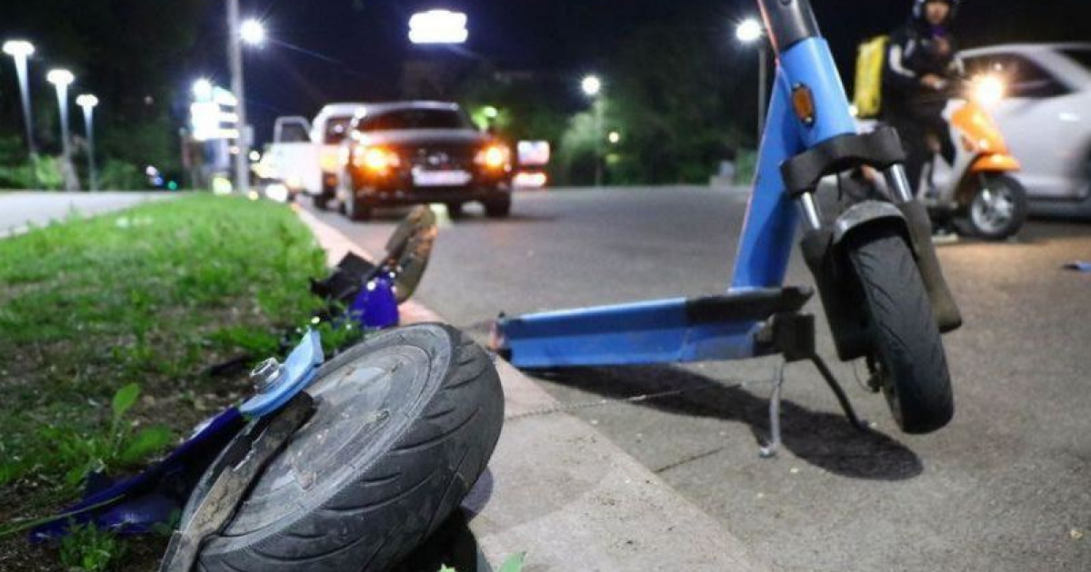 Алматыда автобус жүргізушісі екі қызды қағып кетті