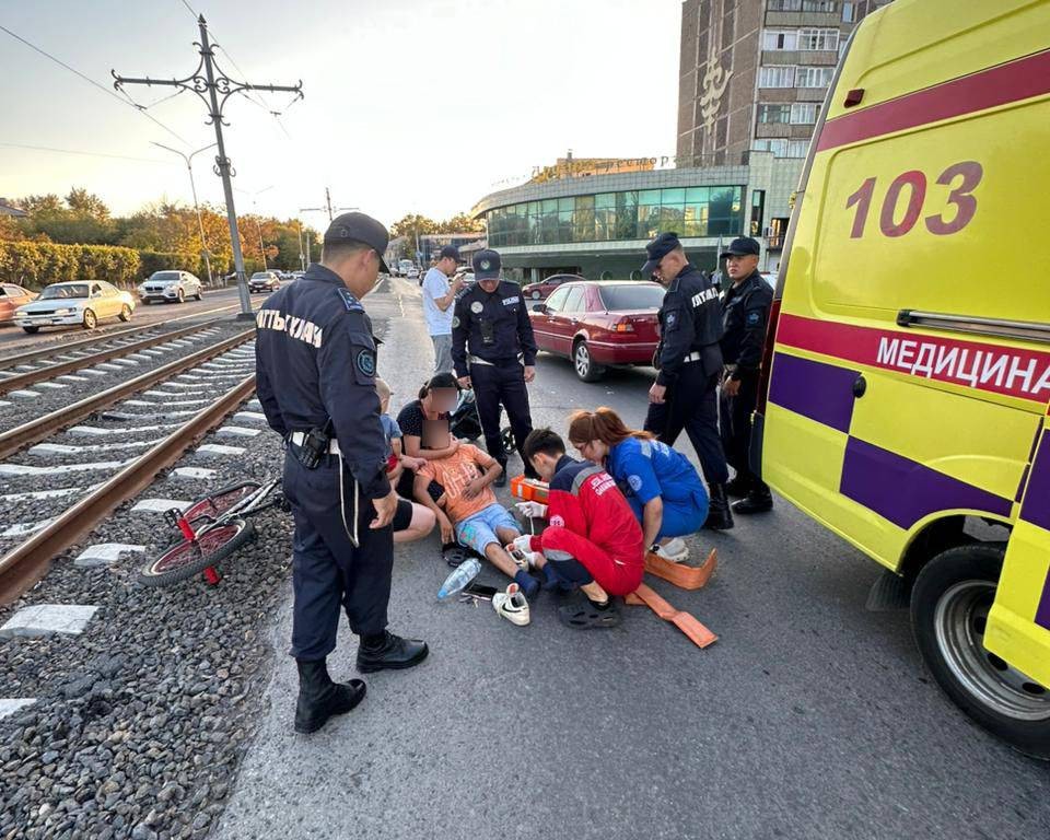 Теміртауда ұландықтар жол апатынан зардап шеккен жасөспірімге алғашқы көмек көрсетті