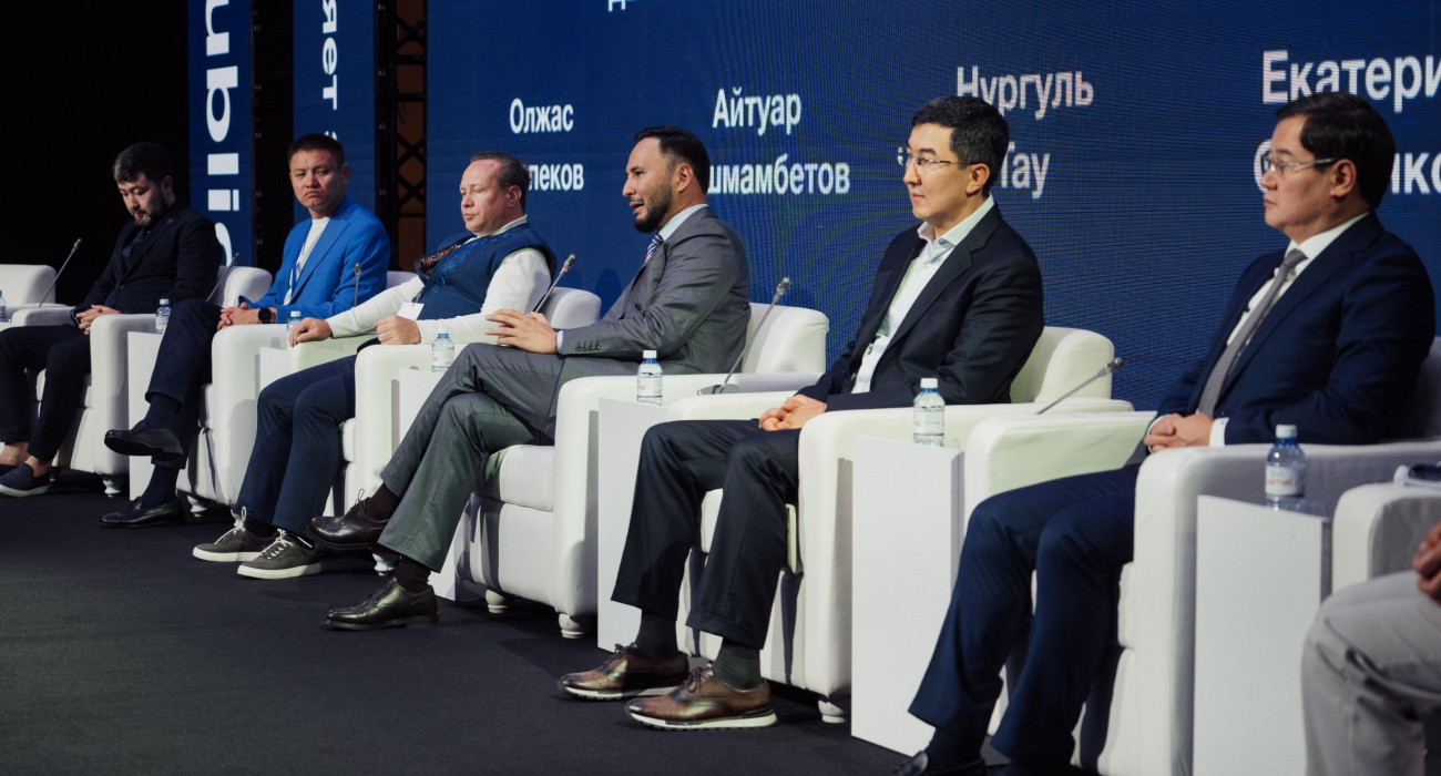 Жас лесбиянка порно секс көру Әйелі душта болған кезде қызметшімен порно