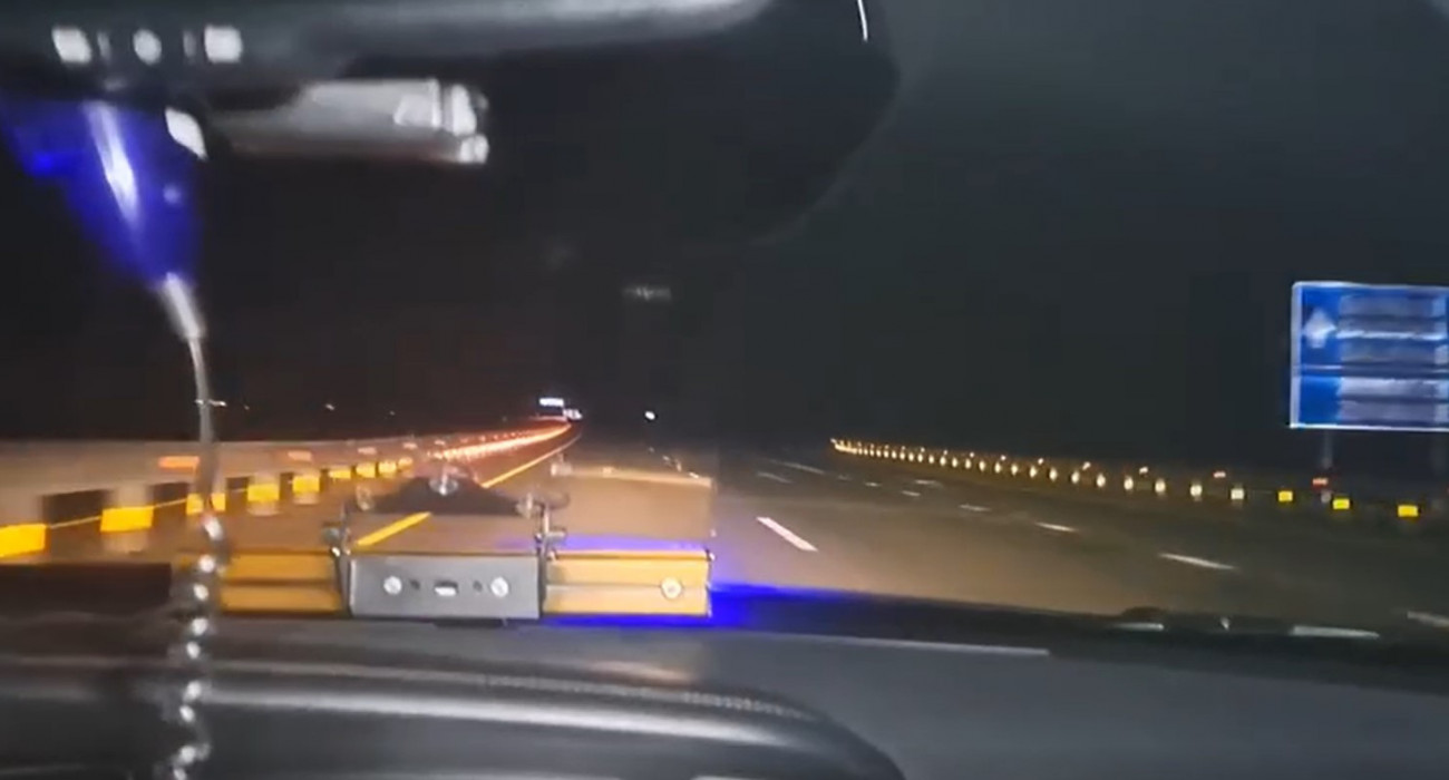 Ол маған өзінің кискасын қарауға мүмкіндік берді.