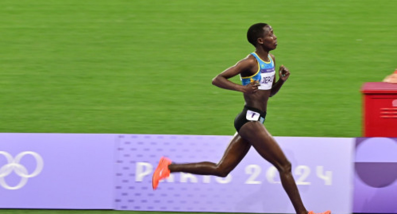 Еркектер қыздың есегіне сисады