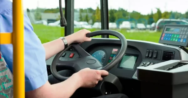 Ұйықтап жатқан әйелдің қасында