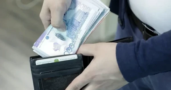 Сексуалды мини юбкадағы сұлулар