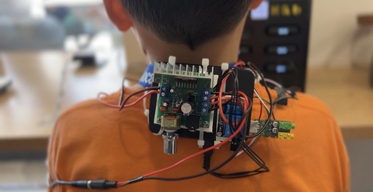 Мектеп оқушылары адамға даусын қайтаратын құрылғы ойлап тапты