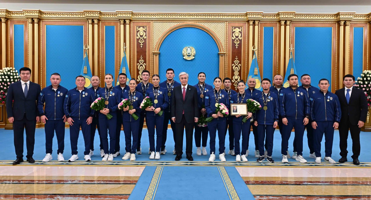Мемлекет басшысы бір топ спортшы мен бапкерді марапаттады