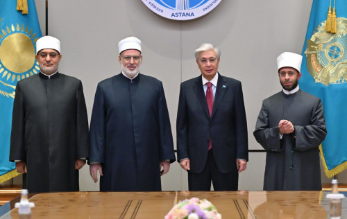 Президент «Әл-Азһар» университеті Жоғарғы имамының орынбасарымен кездесті