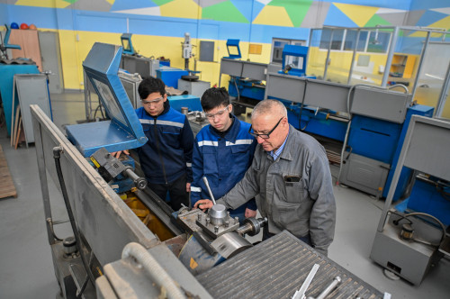 Колледж түлектеріне сұраныс жоғары