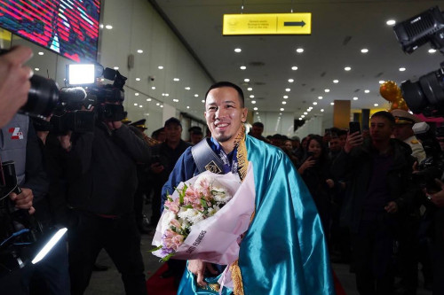 Грек-рим күресінен 26 жыл аңсаған алтынды тарту еткен Айдос Сұлтанғали елге оралды