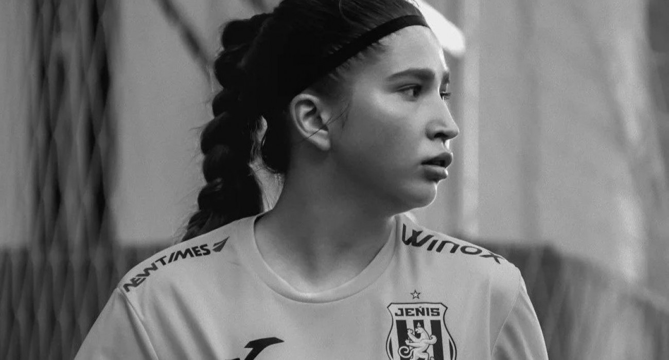 Үйдегі анальді секс туралы видео Әжесі жоқ кезде порно көру