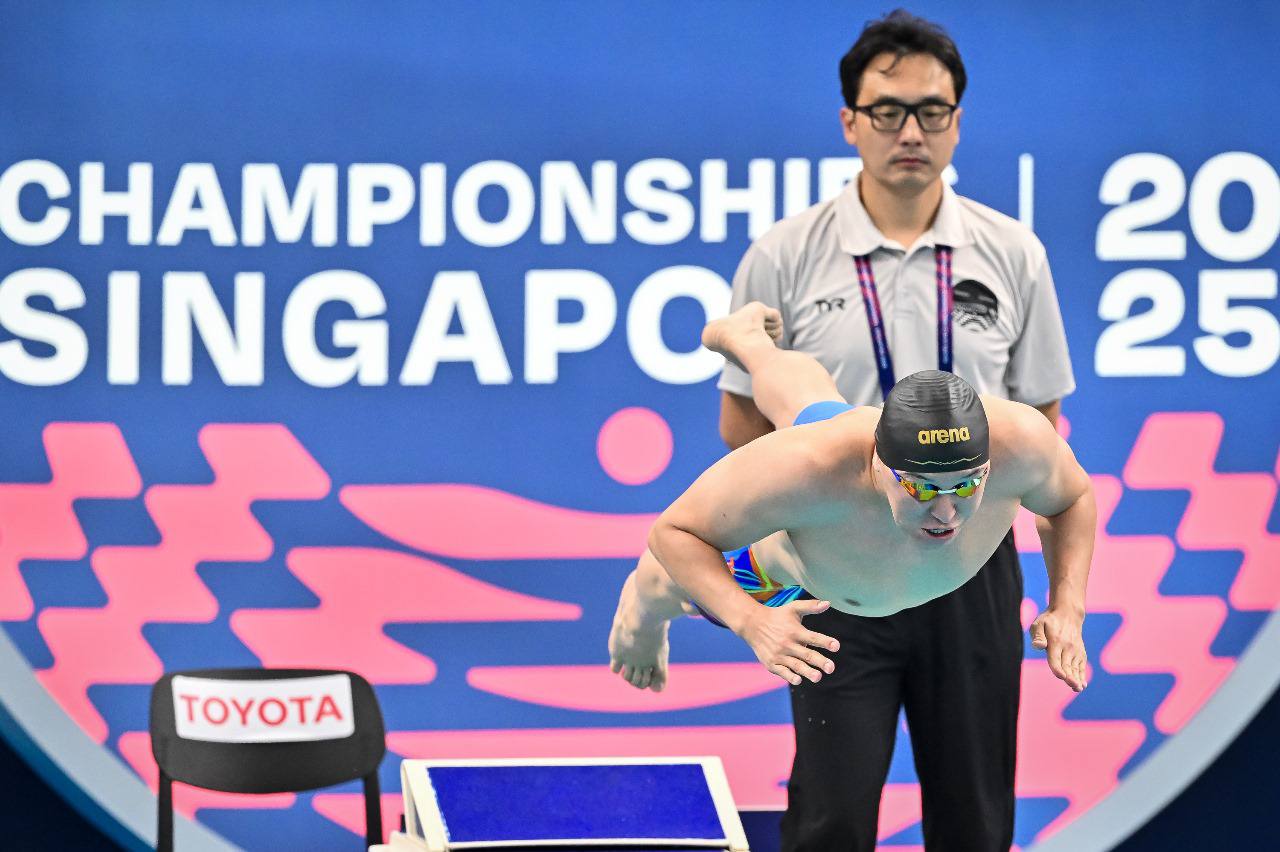 Таң қаларлықтай жалаңаш ұсталды