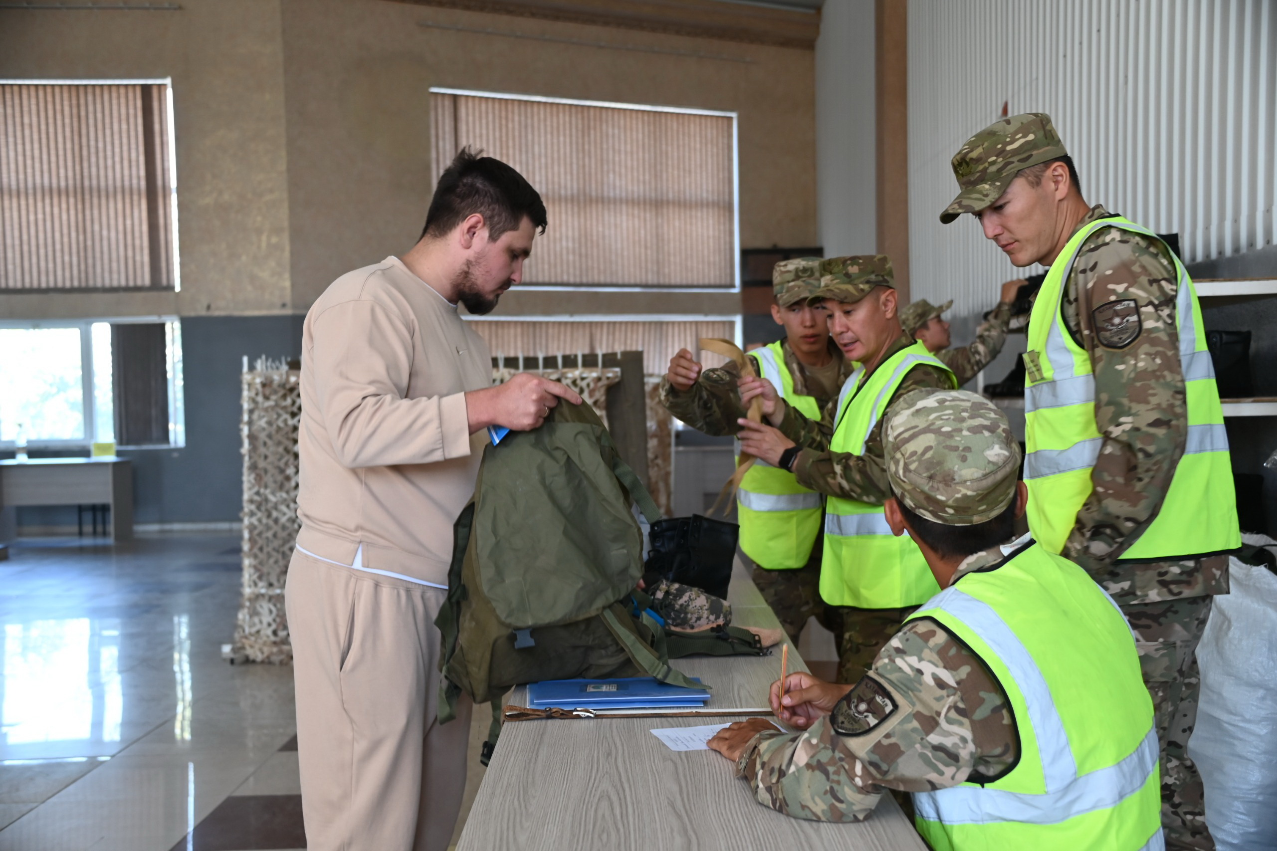 Эротикалық ақ кеуделердің фотосы