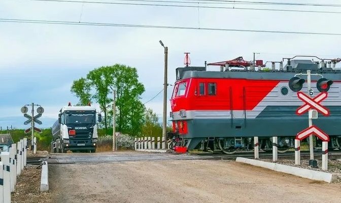 Жол белгісіне тоқтамаған жүргізуші апатқа ұшырады