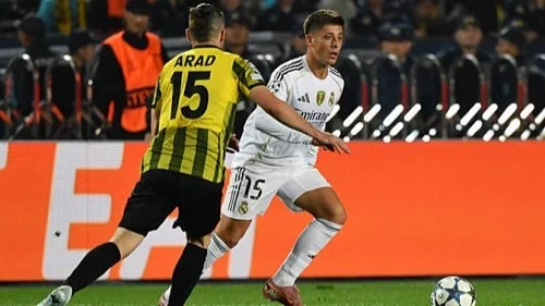 Ританы қалың жұрт қағып алады Ританы қалың жұрт қағып алады