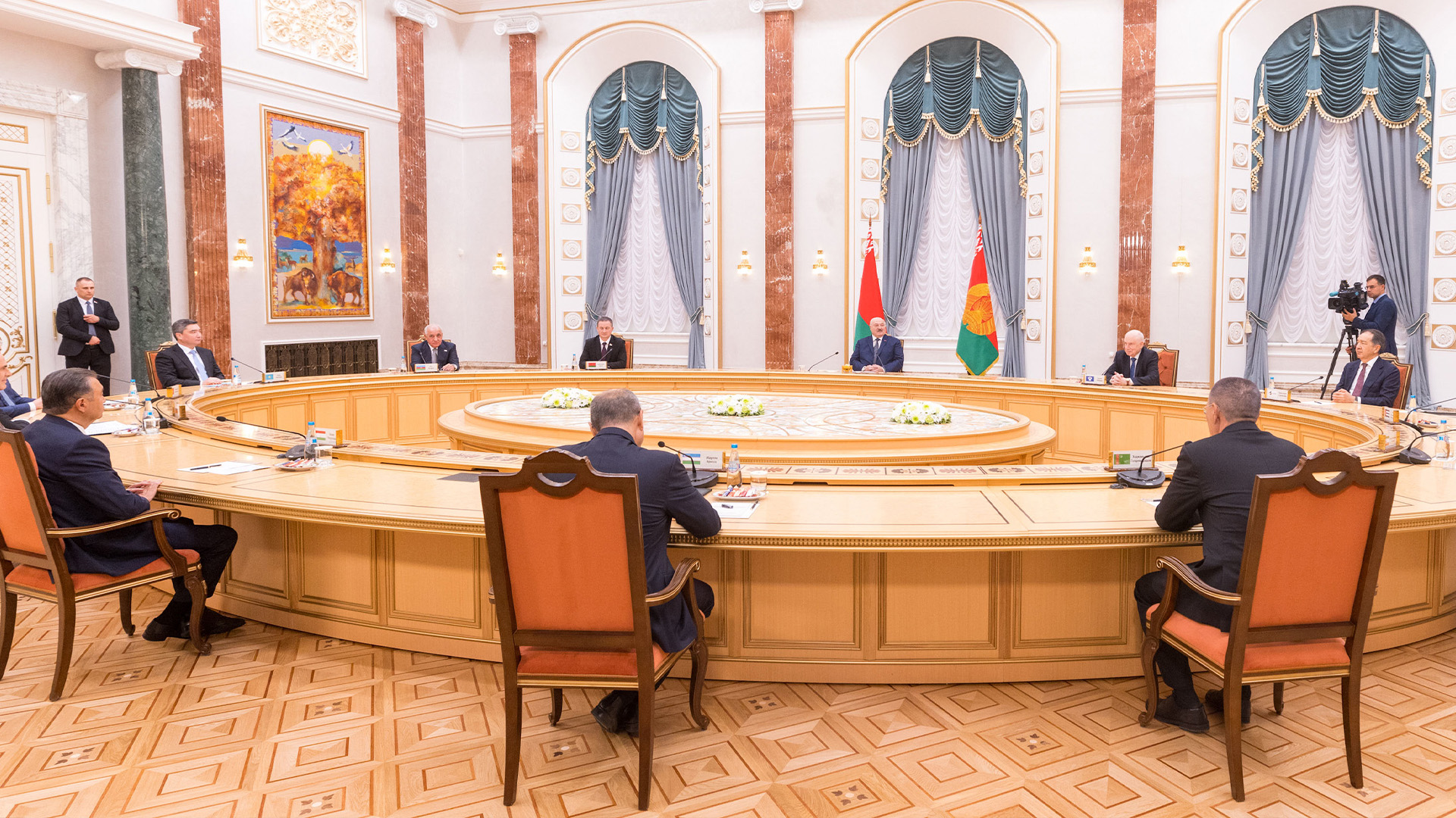 Өте үлкен әйелдер есектерінің фотосуреттері