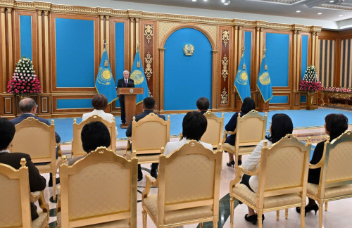 Цифрлық сауаттылықты балаларға мектептен бастап үйреткен дұрыс - Тоқаев