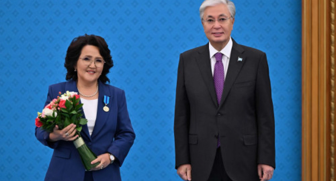 Ресейдегі секс және порно Қытайлық әйел қара еркекті сорып жатыр - әуесқой видео